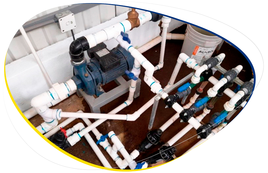 Se muestra una bomba eléctrica, dosificadores tipo “Ventury” y sistema de tuberías. Varablanca, Heredia